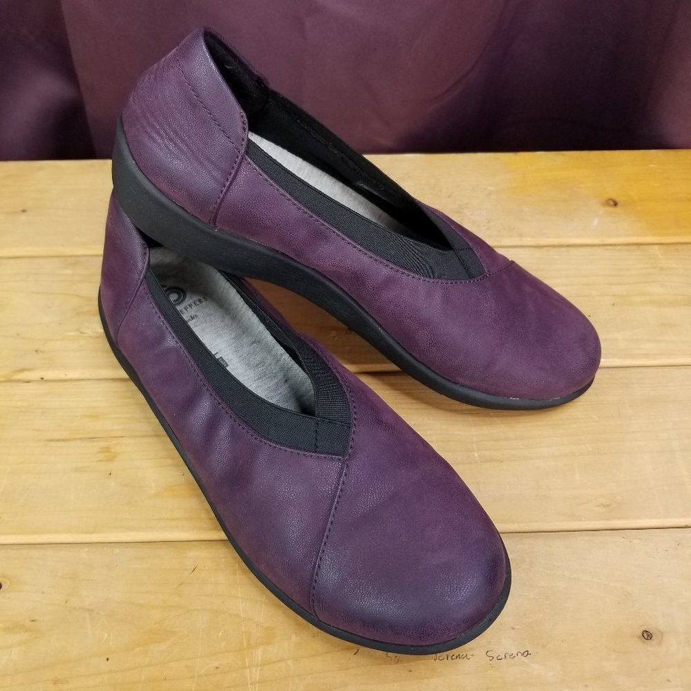 Cloudsteppers by Clarks Soft Cushion Womens 7.5M Purple Leather Stretch Flats